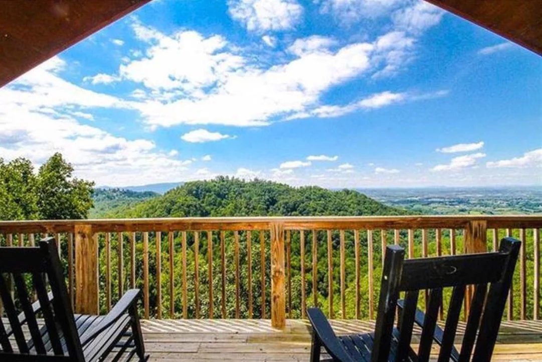 Panoramic Point cabin views